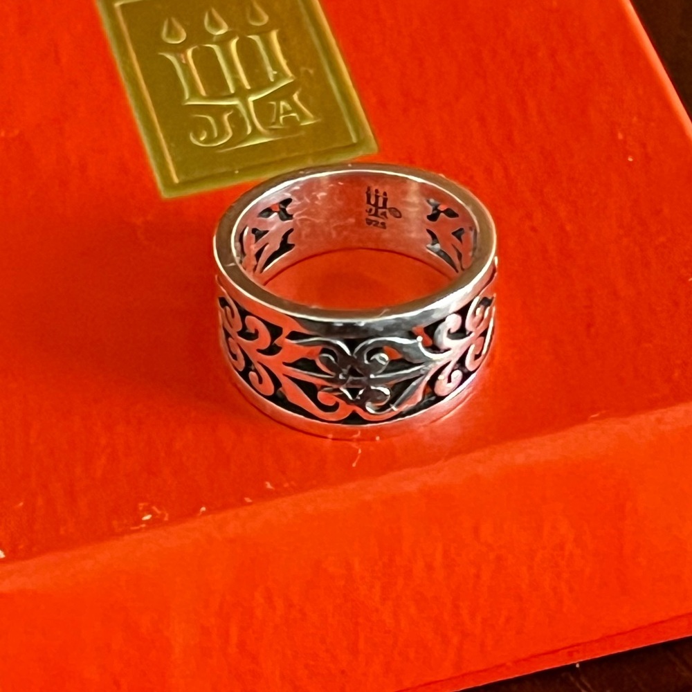 Retired James Avery Ring size 4